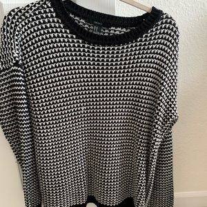 Forever 21 knit sweater black & white